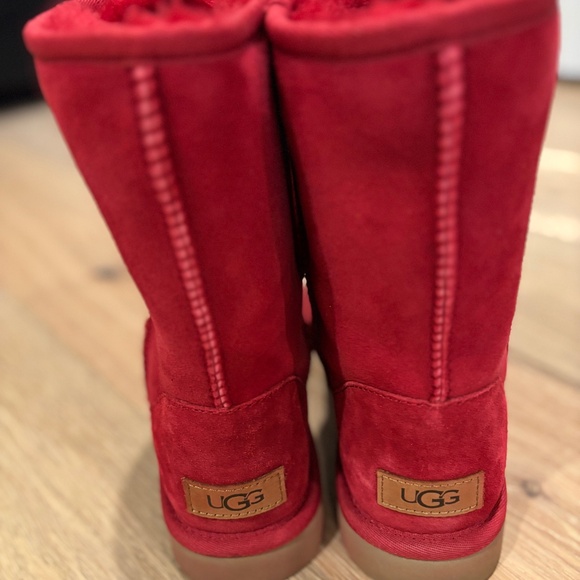 UGG Women's Mid Length Classic Boot - Picture 1 of 5